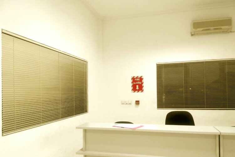 Tirai Venetian Blinds